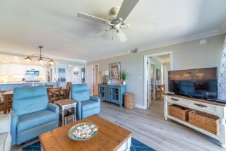 Beach House Condominiums D102 - Beachfront with Pool, WiFi, & Beach Service - 3