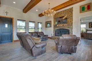 Stunning Ranch Villa Private Pool and Hot Tub! - Weimar - 8