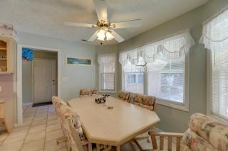 Pine Knoll Shores Getaway - Walk to Beach! - 2