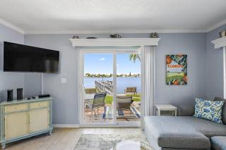 Malyn 108, Updated Waterfront condo, private patio - St Pete Beach - 9