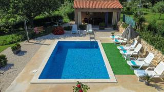 Vila s privatnim bazenom - 6