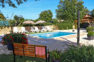 Vila s privatnim bazenom - 2
