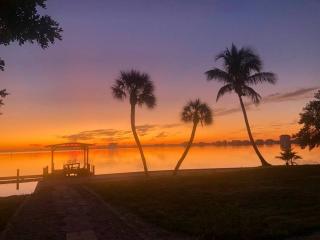 Beautiful Waterfront Home with amazing view of Boca Ciega Bay, private beach, dock with excellent fishing & beautiful sunrises! - St Pete Beach - 4
