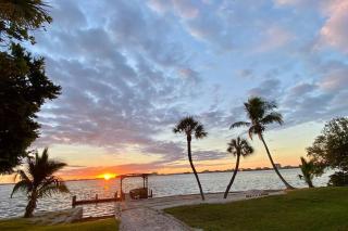 Beautiful Waterfront Home with amazing view of Boca Ciega Bay, private beach, dock with excellent fishing & beautiful sunrises! - St Pete Beach - 7