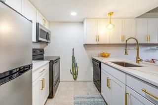 Sunny Scottsdale Condo with 2 Year-Round Pools! - Scottsdale - 2