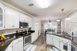 Elegant 4BR W and DeckandYard, Near Augusta National - 3