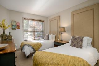 2BR in Blackcomb Greens, Wood Fireplace, Hot Tub Access, Mountain Views, Free Ski Shuttle, Parking - 7