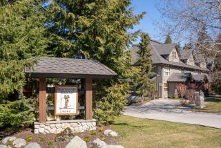 2BR Beautifully Renovated with Mountain and Forest Views By Harmony Whistler - 4