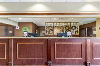 Best Western Plus Steeplegate Inn - Davenport - 1