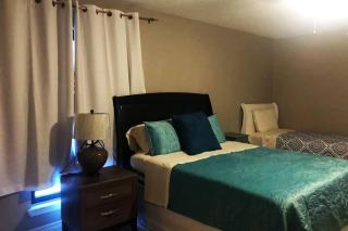 Spacious 2300SF, Recently Rehabbed, Large Living! - 6