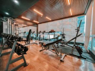 2BR with Balcony Free use Pool, Gym, Bball, Netflix - Manila - 4