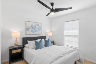 Beach House King Bed Pet Friendly! Fast Wi-Fi Netflix Garage - Palm Coast - 5