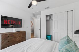 Beach House King Bed Pet Friendly! Fast Wi-Fi Netflix Garage - Palm Coast - 1