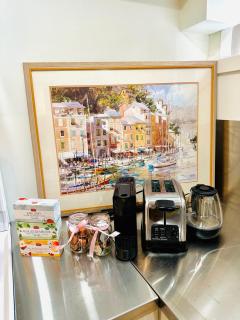 Cozy & Bright Home With Parking - 7