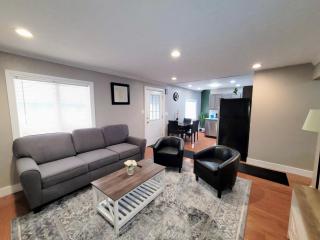 Sweet home, King bed, backyard and parking - 2