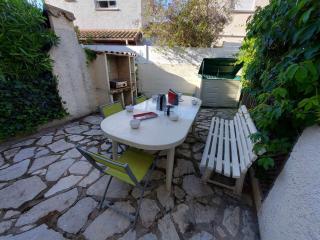 Maison climatisée rénovée 2 pièces, 2 cabines avec terrasses à 500m de la plage, parking inclus - FR-1-423-304 - 6