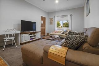 Hayes Corner Cottage - Short Drive to CBD, Private - North Wagga - 4