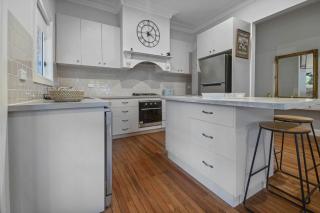 Hayes Corner Cottage - Short Drive to CBD, Private - North Wagga - 1
