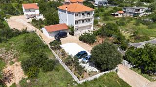 Coastal Charm: Apartmani Pazanin - Vinišće - 0