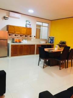 301 RV APARTMENTS IQUITOS PERU-Apartamento tercer pico con balcón hacia piscina - 0