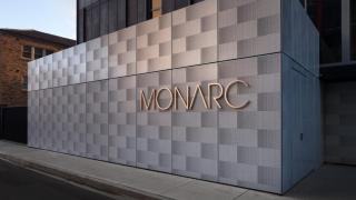 Complete Host Monarc Apartments - Melbourne - 9