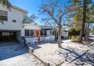 Summer specials! Just 3 blocks to AMI beaches! - 4