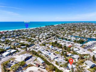 Summer specials! Just 3 blocks to AMI beaches! - 5