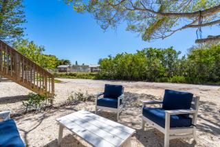 Summer specials! Just 3 blocks to AMI beaches! - 6