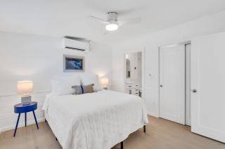 Summer specials! Just 3 blocks to AMI beaches! - 8