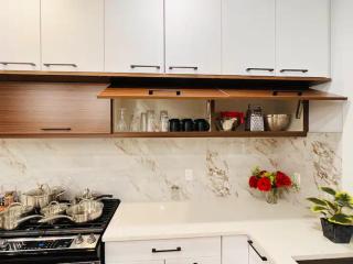 M21 Luxurious, Downtown River Valley Home, Centrally located, Close to everything - 3