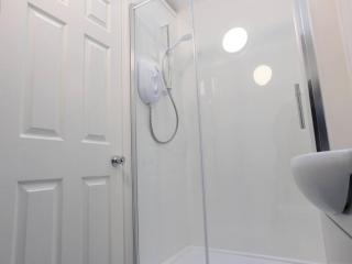 City center ground floor flat with patio &parking - 2