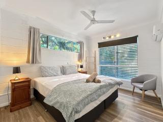 'Beach Haven' House in Arcadia with huge Pool & Wifi, near beaches - 2
