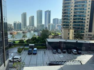 1BR Apt Sparkle Tower Marina Dubai - Dubai - 4