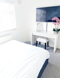 3 Bedroom House London - Harrow - 4