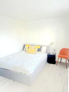 3 Bedroom House London - Harrow - 2