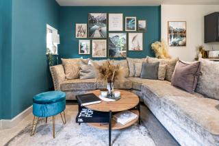 Spring Mount Huge Luxury Full Apartment- Harrogate Centre-Two extremely comfy Kingsize Bedrooms-Fully equipped Modern Kitchen-Cosy living room with Huge TV - Harrogate - 0