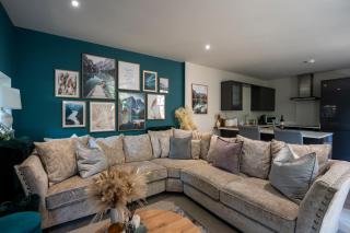 Spring Mount Huge Luxury Full Apartment- Harrogate Centre-Two extremely comfy Kingsize Bedrooms-Fully equipped Modern Kitchen-Cosy living room with Huge TV - Harrogate - 9