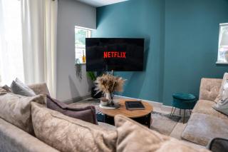 Spring Mount Huge Luxury Full Apartment- Harrogate Centre-Two extremely comfy Kingsize Bedrooms-Fully equipped Modern Kitchen-Cosy living room with Huge TV - Harrogate - 6