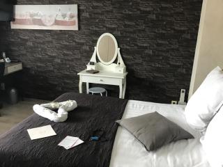 Guesthouse De Steenberg tweepersoonskamer met grote badkamer, kitchenette en tuinzicht op de eerste verdieping - 8