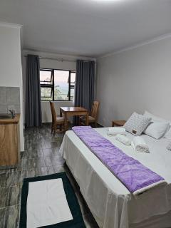 HAGAR LODGE - Mid Illovo - 4