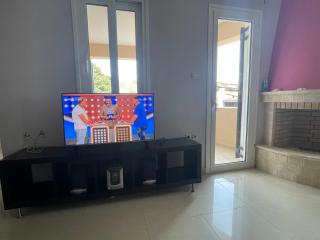 90sqm Perdika Aegina luxury family apartment με θέα βουνό και θάλασσα 90τμ - 1