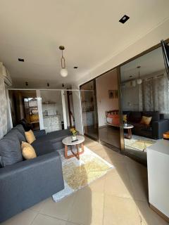Beautiful & Secured yellow House for 2 - Center of Osu - Accra - 3