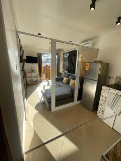 Beautiful & Secured yellow House for 2 - Center of Osu - Accra - 8