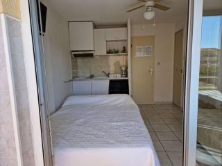 Studio Cabine avec Piscine, Terrasse et Parking, Proche Commodités - FR-1-387-206 - Marseillan - 2