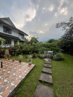 Villa Bougenville 2, Jalan Raya Kota Bunga - Puncak - 9