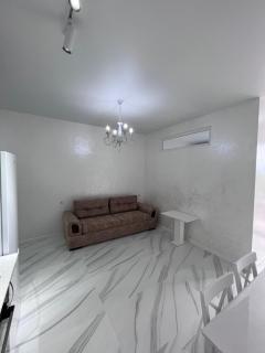 The Crystal White Apartment - 2