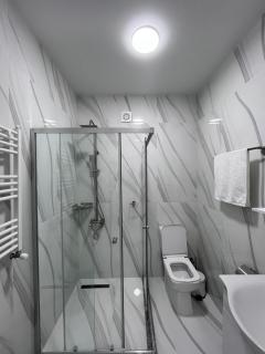 The Crystal White Apartment - 6
