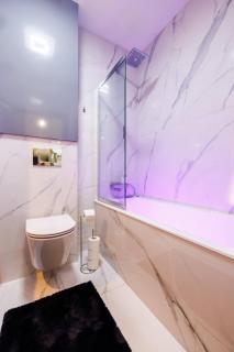 Luxury Apartment With Spa Bath- City Centre, Free Parking - 6