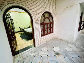 Tridev inn - Benares - 2