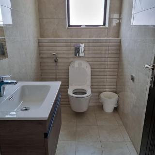 Spacious 8-BR Farmhouse with Pool in Amman, Jordan - Amman - 2